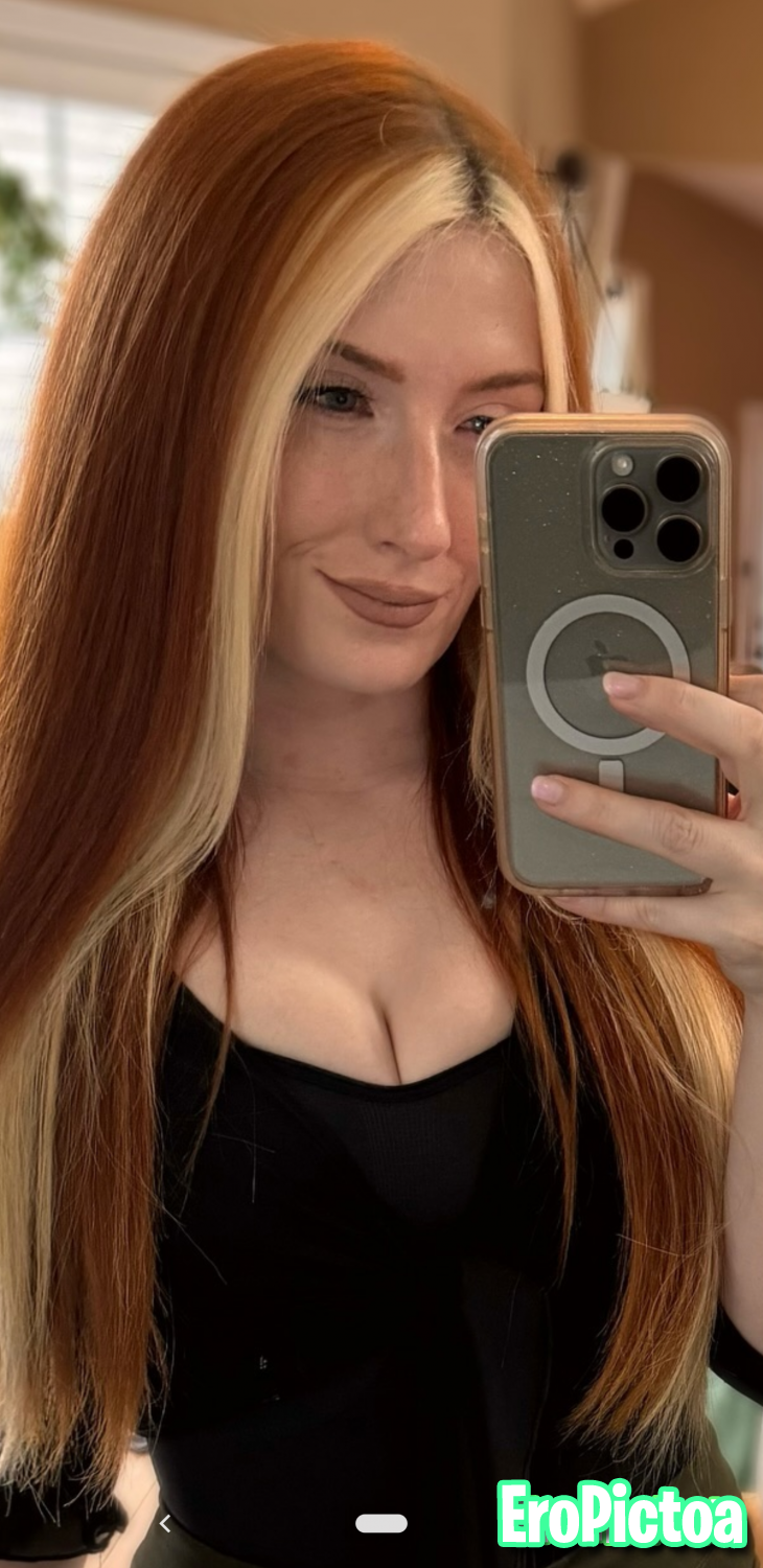 Voxy photo featuring Cleavage