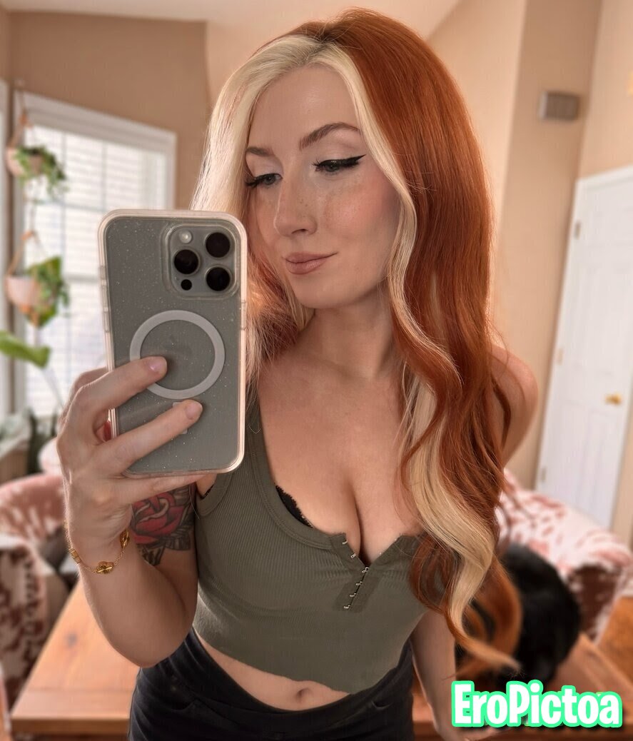 Voxy photo featuring Redhead