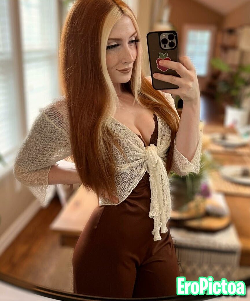 Voxy photo featuring Cleavage