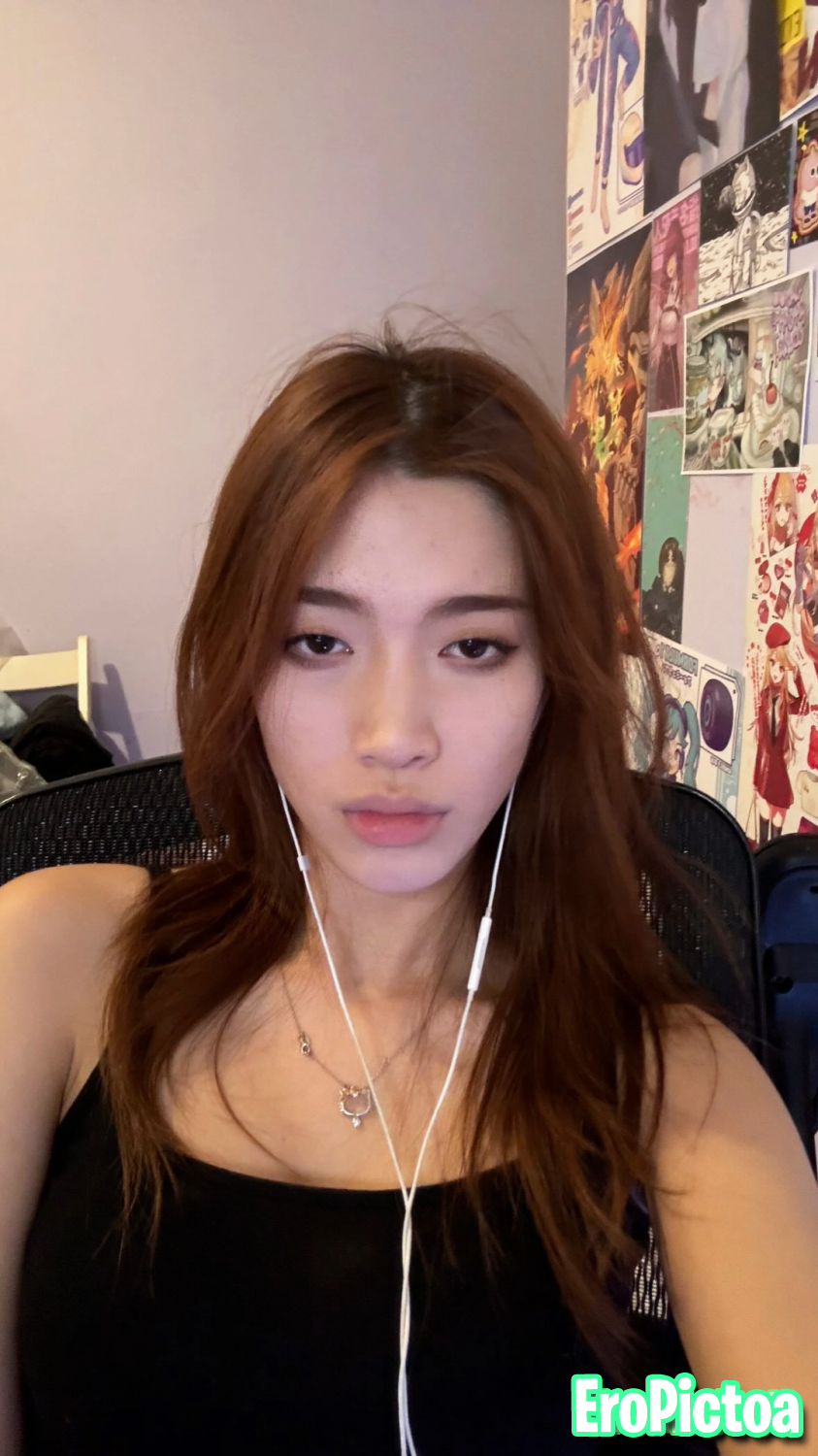 penpuin photo featuring streamer - Part 3