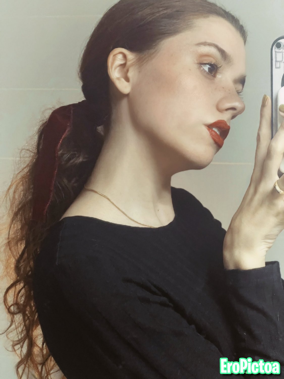 Elisawaves photo featuring Redhead