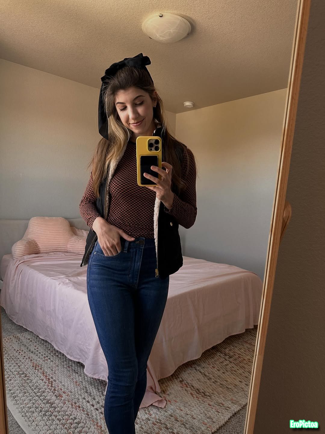 Stunningly Beautiful ​🇫​​🇷​​🇮​​🇻💗🇱​​🇴​​🇺​​🇸​ 𝐹💞𝓍 🦊 ASMR 🥰 photo featuring Sweat pants - Part 27