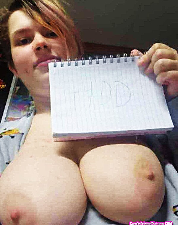 Thumbnail for Discord slut Raven has her pictures shown off by her friend