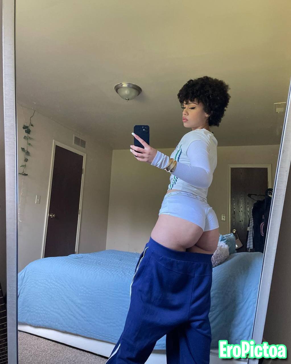 Short Thick Curly Haired Babe photo featuring big ass - Part 14