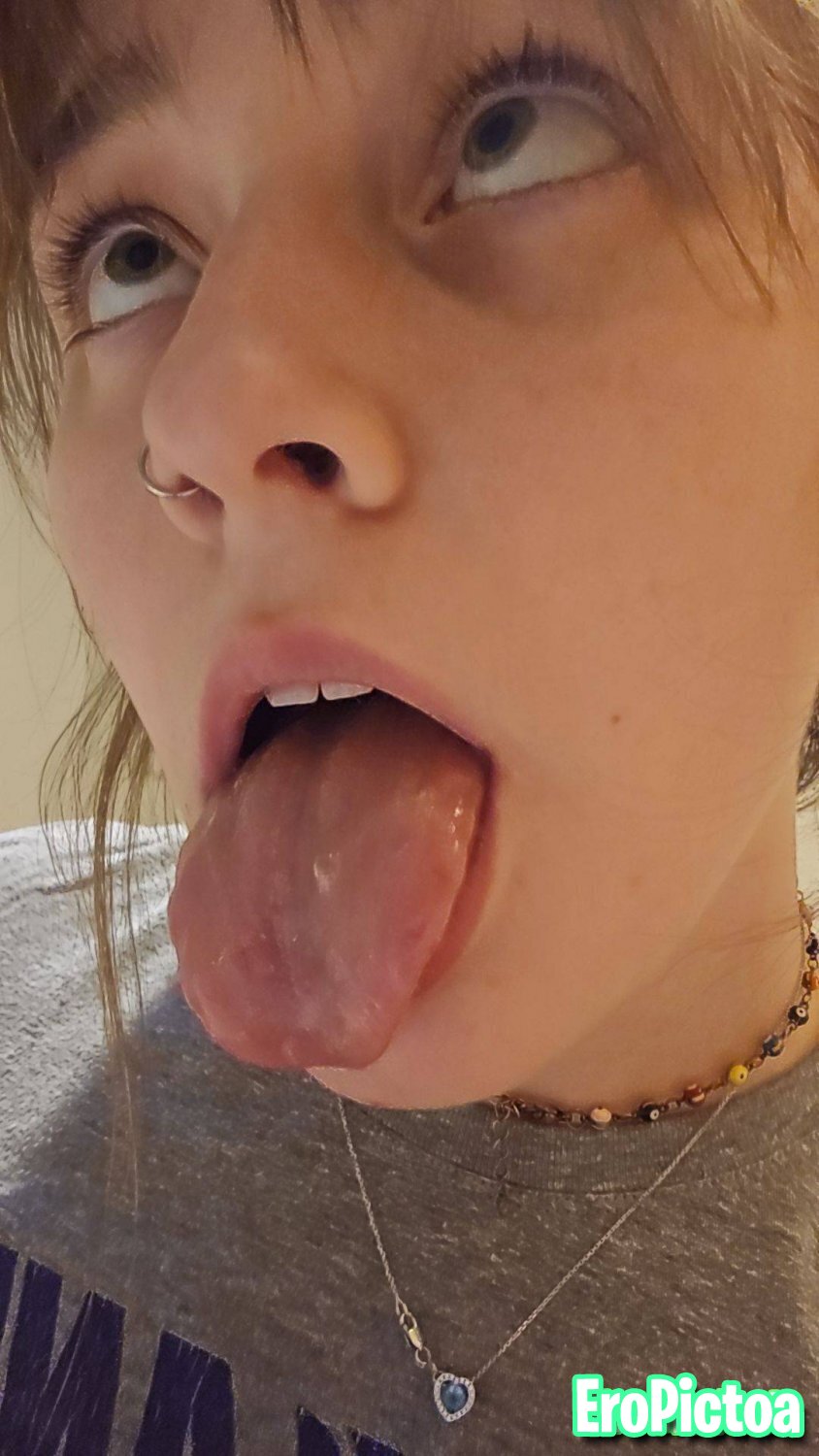 Another cuck shows there gf photo featuring Discord - Part 1