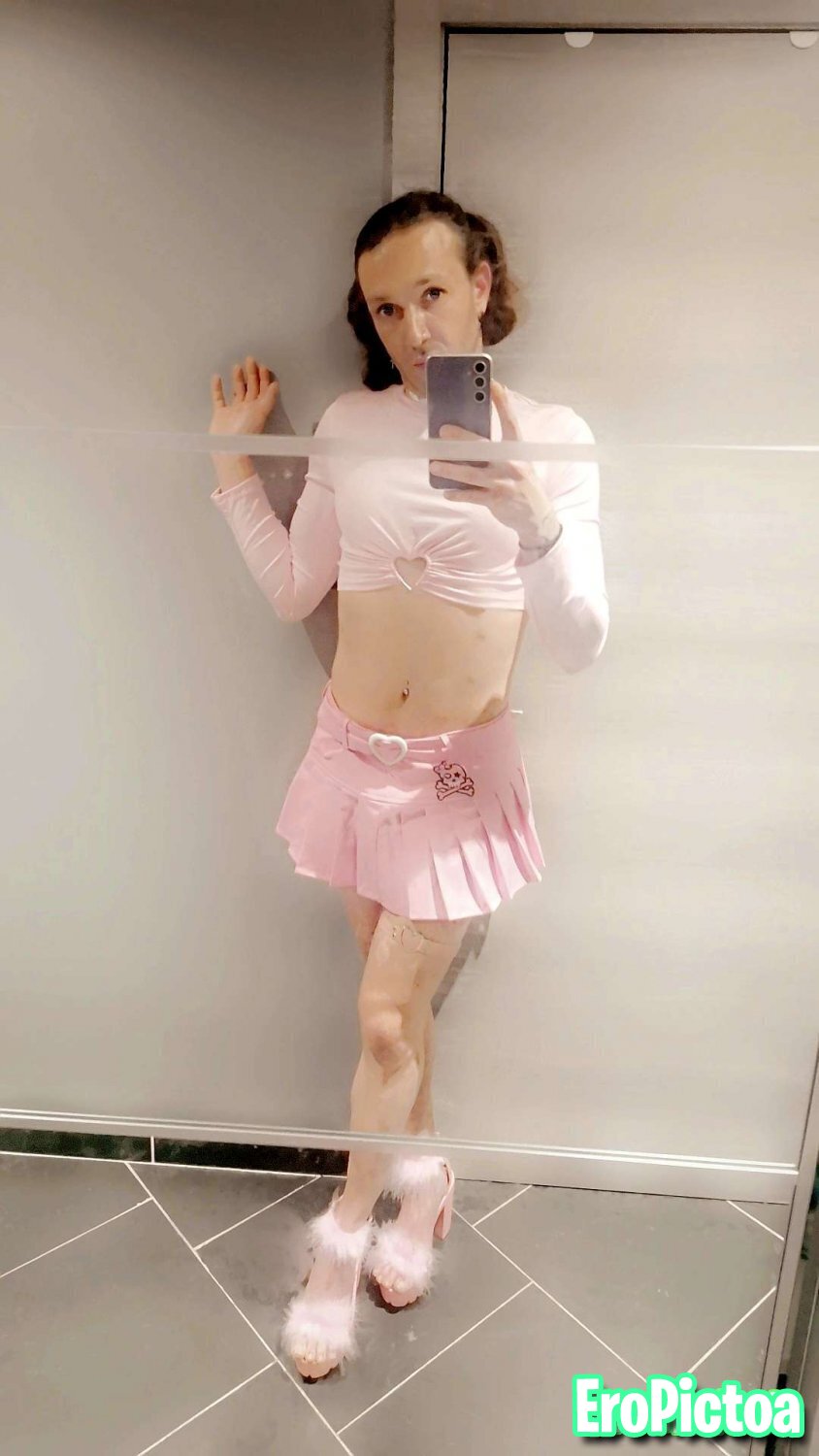 Ashlyi sissy slut photo featuring exposure