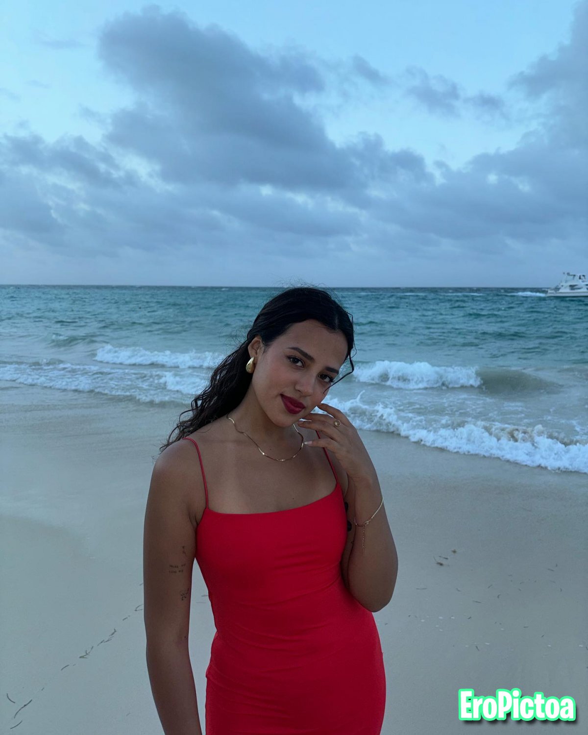 Camila Erika Montenegro Rubina wants to be your new semen dump, who gives the first tribute on her photo featuring lovecock - Part 64