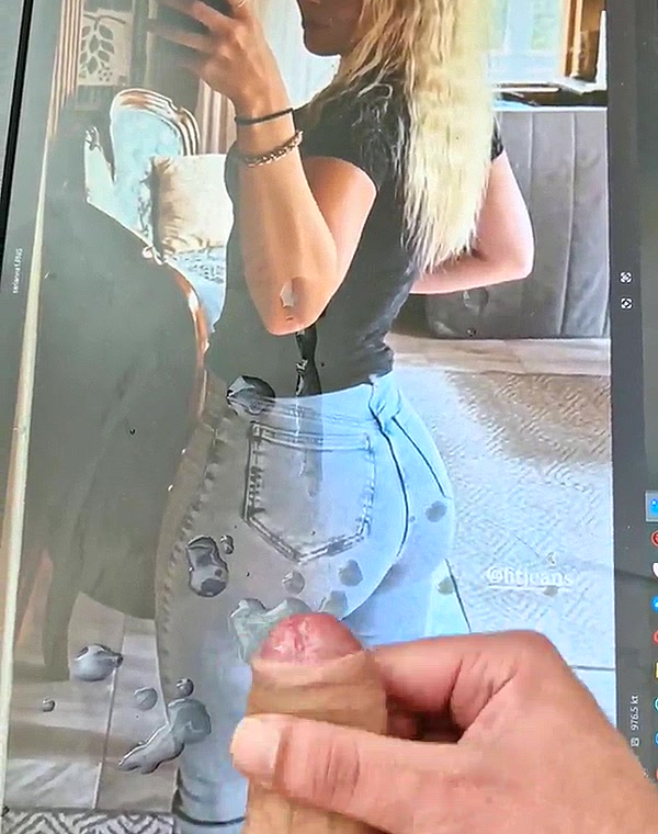 Thumbnail for Hot finnish babe Sarianna cumshot tribute