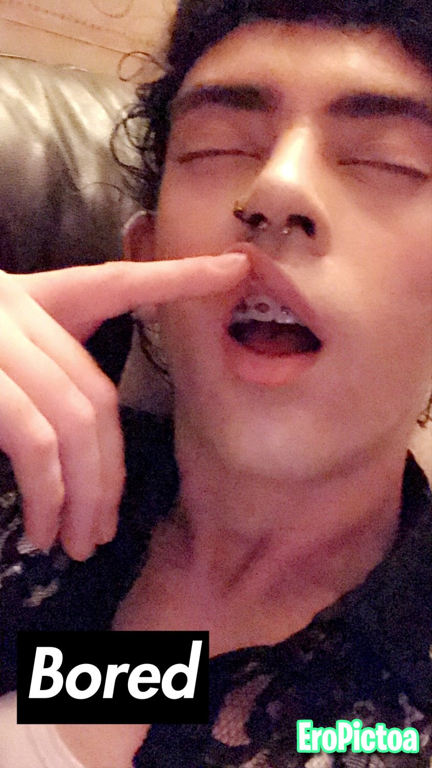 Braceface sissy gooner photo featuring small dick