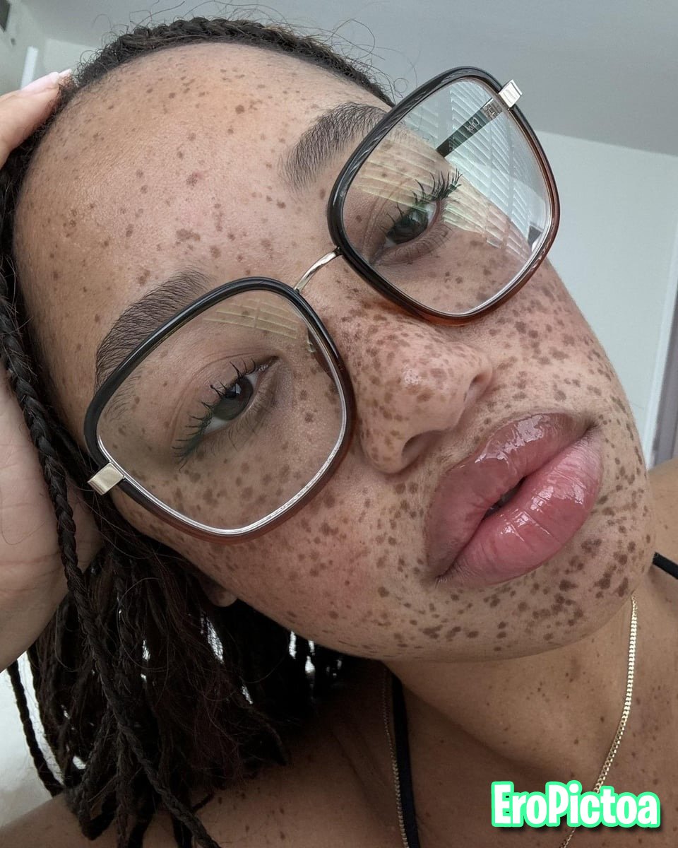 S@ļëm Mīțçħêļļ 💦 photo featuring model