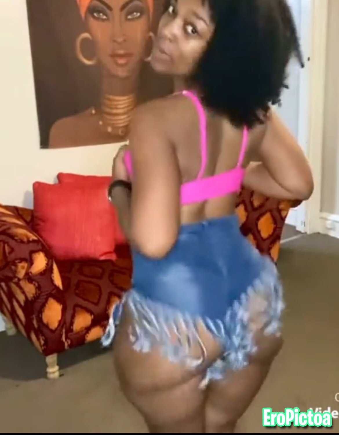 This tutorial got me BRICKED up!! 🧱 photo featuring ass clapping - Part 3
