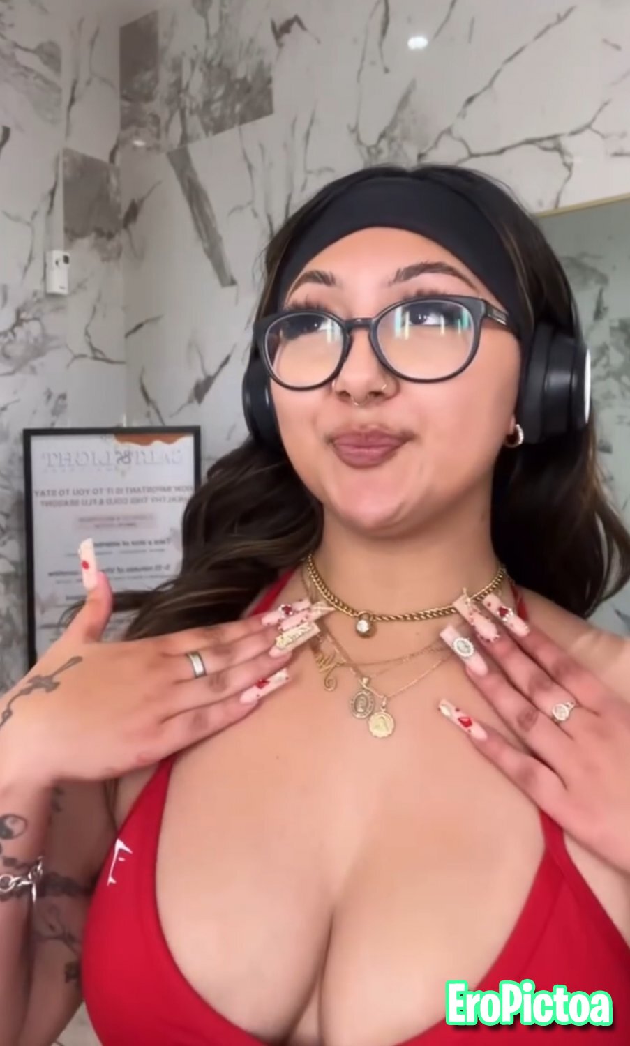 Thick fine latina luvs showin how phat her huge ass is. Tribute & cum all over this slut photo featuring thick - Part 37 Thick fine latina luvs showin how phat her huge ass is. Tribute & cum all over this slut photo featuring thick - Part 37
