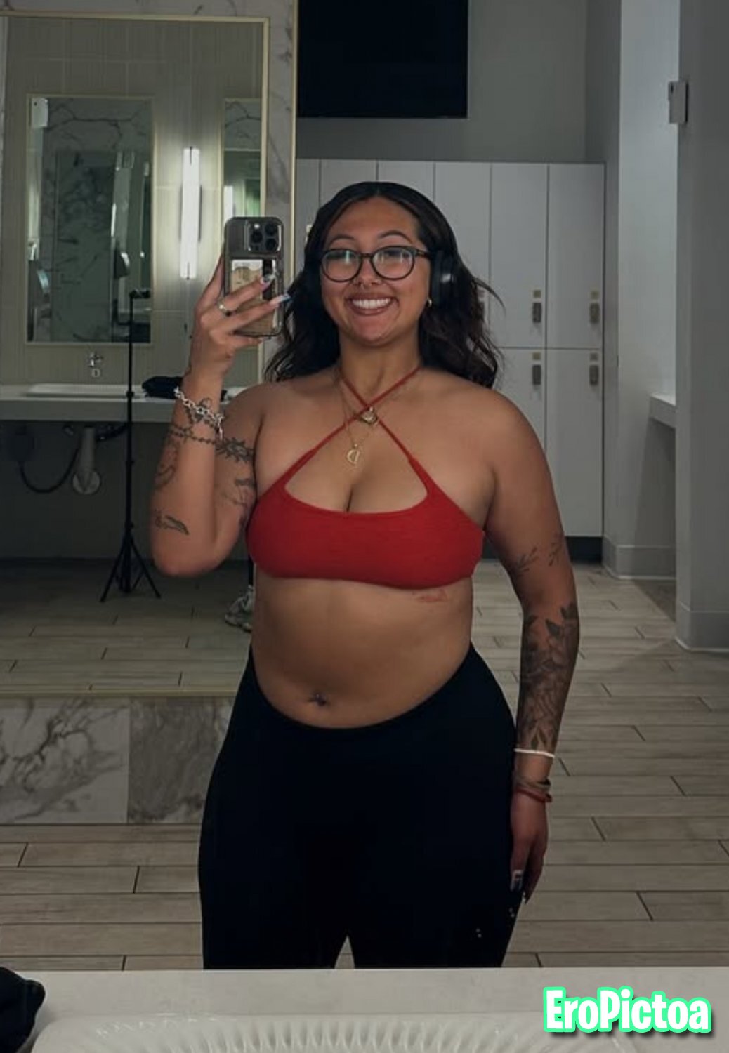 Thick fine latina luvs showin how phat her huge ass is. Tribute & cum all over this slut photo featuring gym - Part 42 Thick fine latina luvs showin how phat her huge ass is. Tribute & cum all over this slut photo featuring gym - Part 42