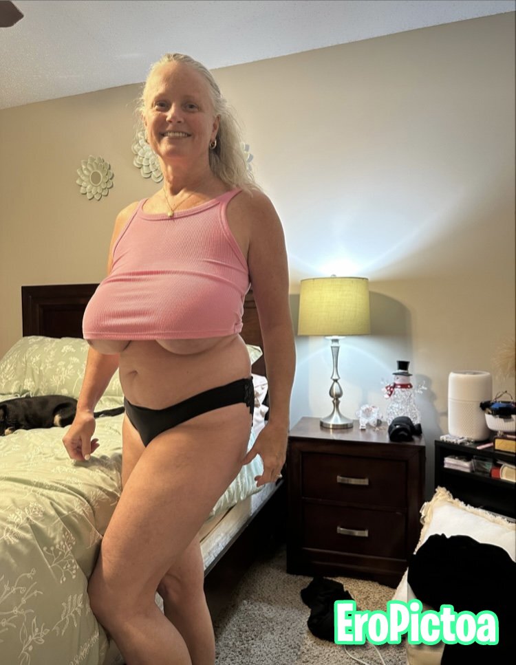 Tiktok milf update photo featuring tiktok - Part 8