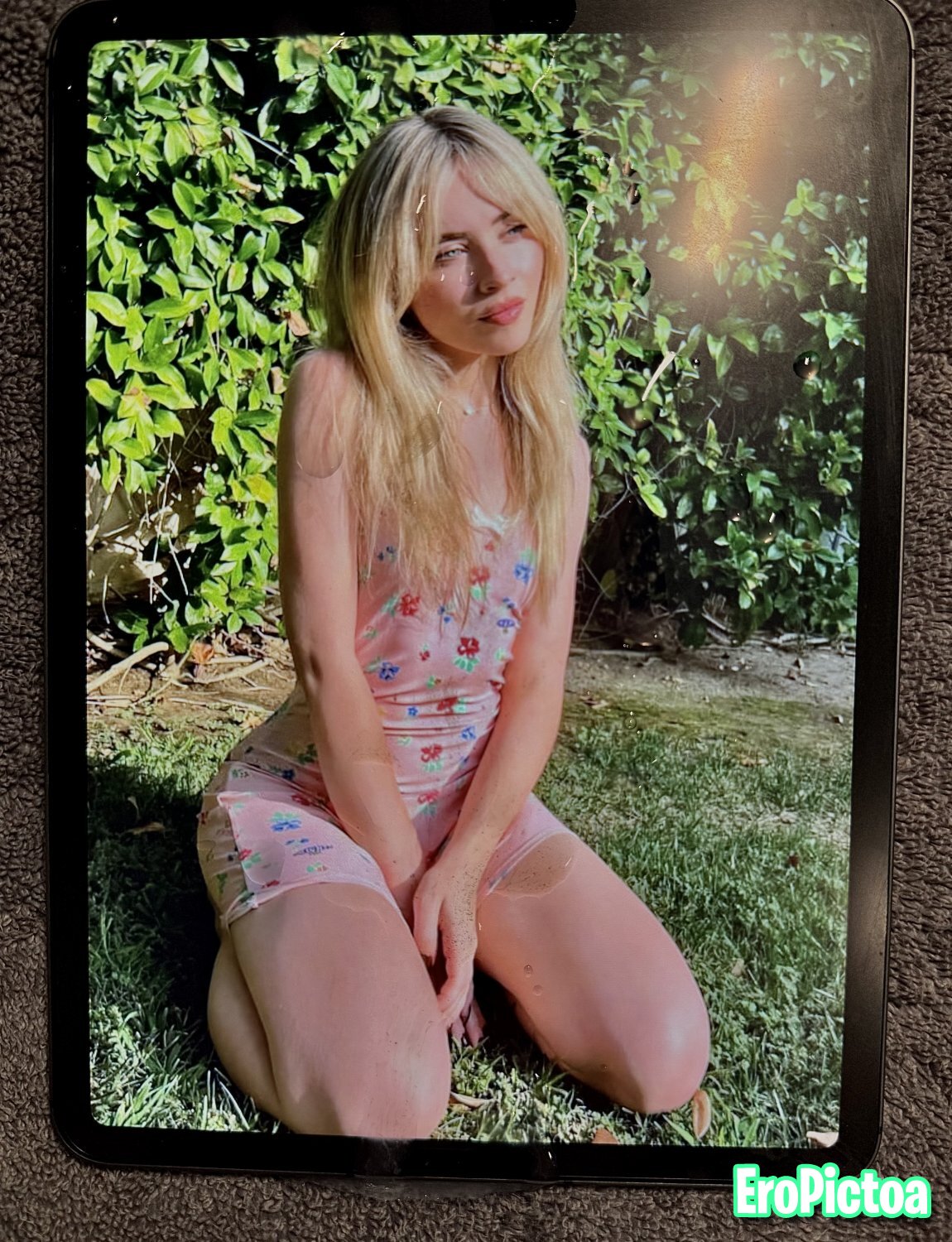 This is how women should aspire to be. On their knees, looking pretty, ready 4 cum 🥵 Sabrina C. photo featuring Sabrina carpenter - Part 2