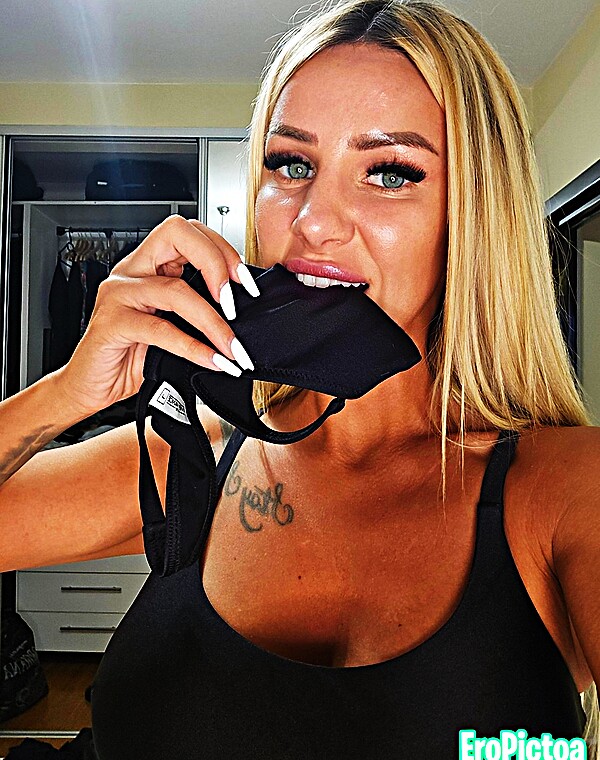 Thumbnail for Spanish blonde slut Jessie Espresso tiktok