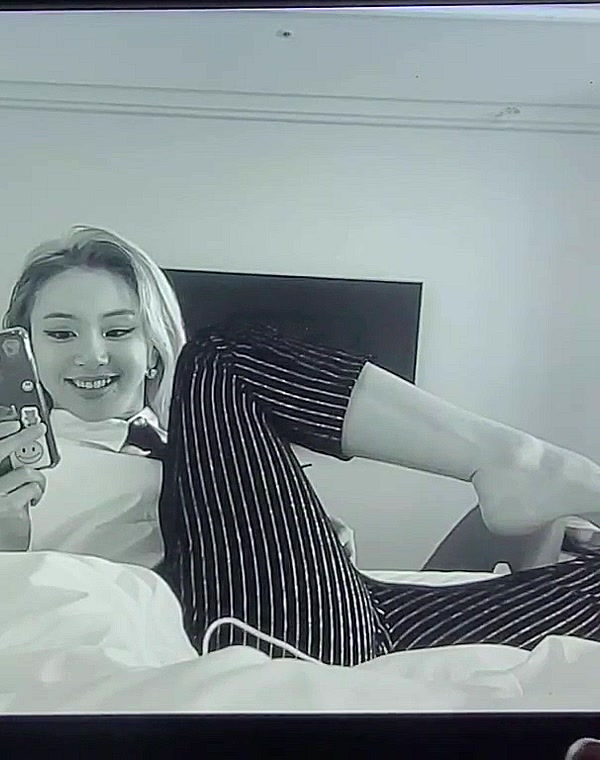 Thumbnail for Chaeyoung feet cumtrib