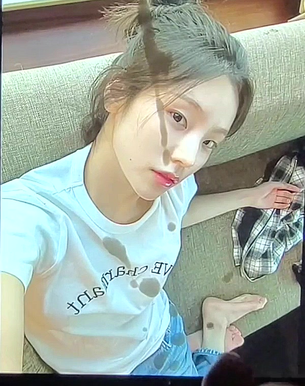 Thumbnail for Yeji feet cumtrib