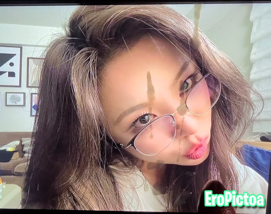Wheein cumtrib 4 photo featuring Mamamoo