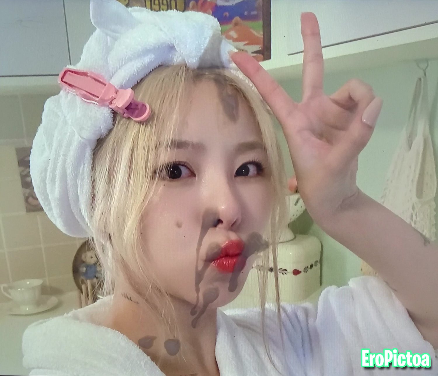 Wheein cumtrib 8 photo featuring Mamamoo - Part 2