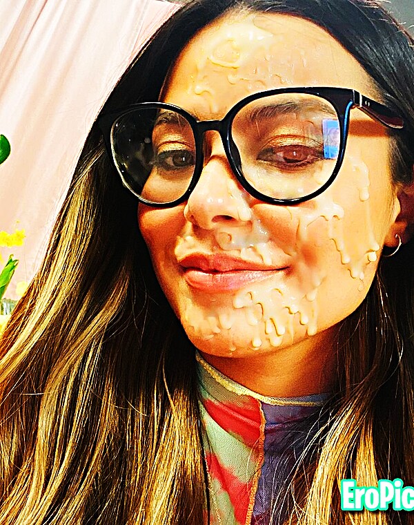 Thumbnail for Miranda Cosgrove (iCarly) Cum Facial Fakes