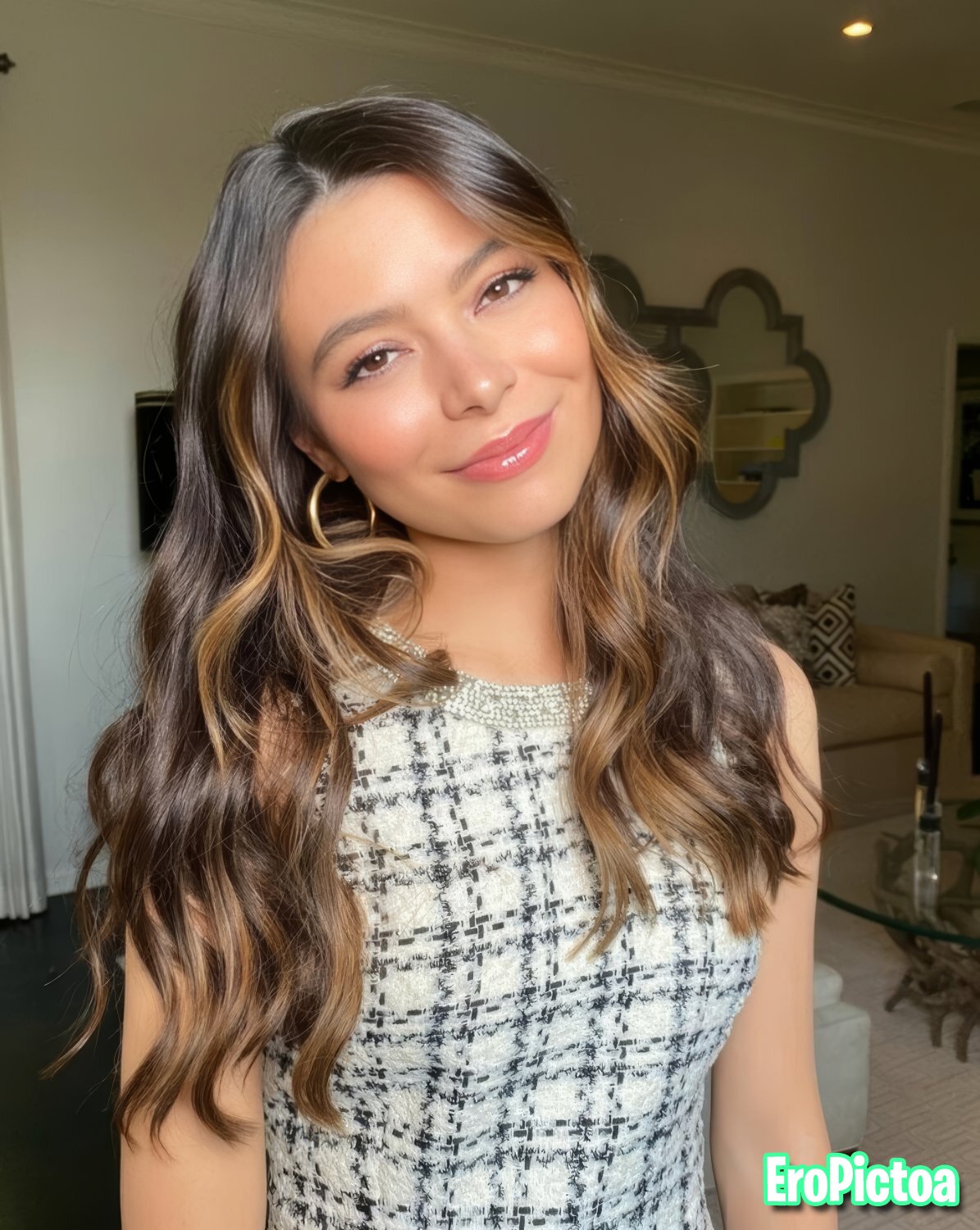 Miranda Cosgrove photo featuring long hair - Part 16