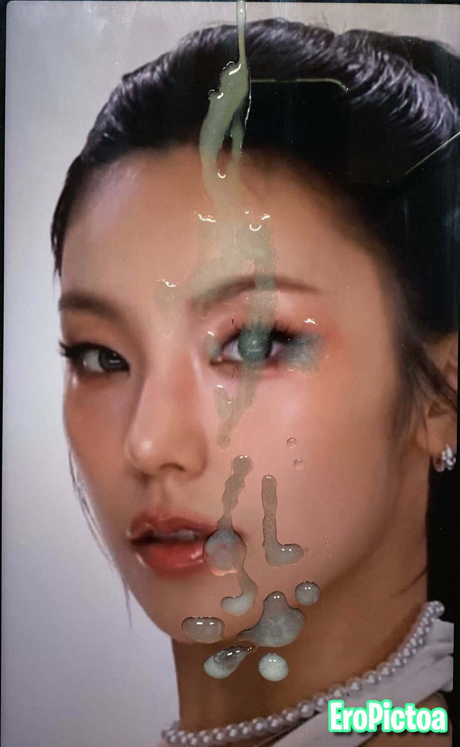 ITZ - YJ #15 (GIF) photo - Part 38