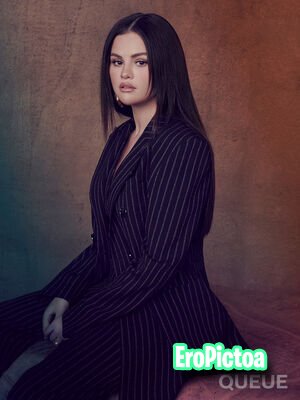 selena gomez 2 photo featuring latina - Part 14