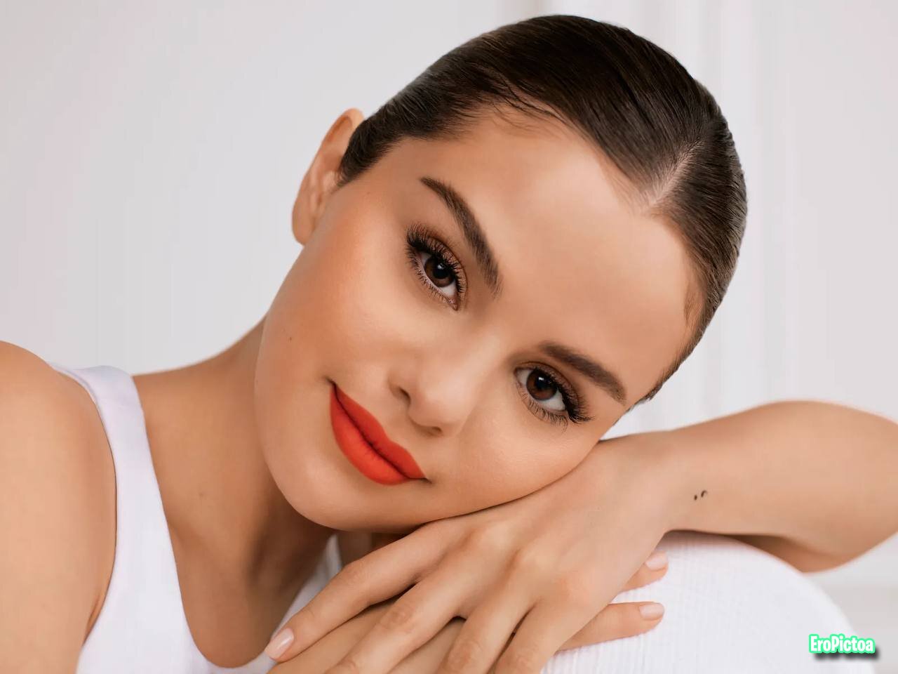 SELENA GOMEZ FEET 🇲🇽🇺🇸 photo featuring selena