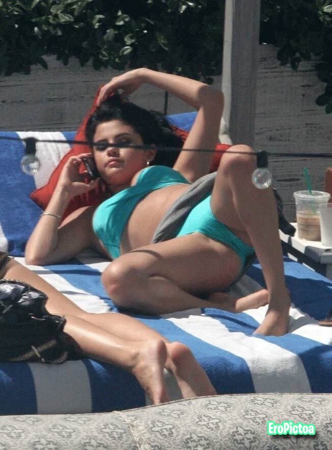 Selena Gomez [Z] photo featuring Tetas grandes - Part 13