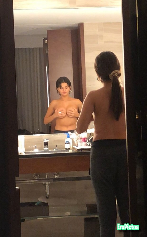 Selena Gomez [Z] photo featuring Tetas grandes - Part 29