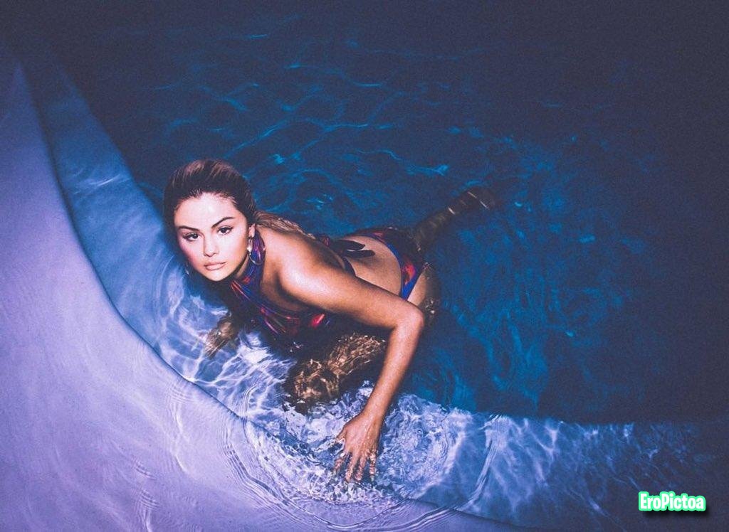 Selena Gomez Rare photo featuring photos