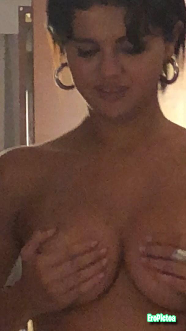 Selena Gomez Topless photo featuring latina - Part 3