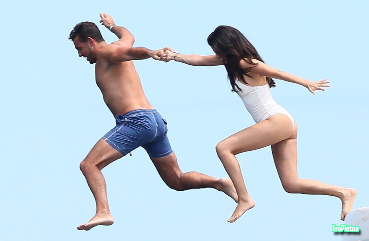 Selena Gomez photo featuring selena gomez boobs - Part 15