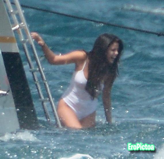 Selena Gomez photo featuring selena gomez leaked nude - Part 18