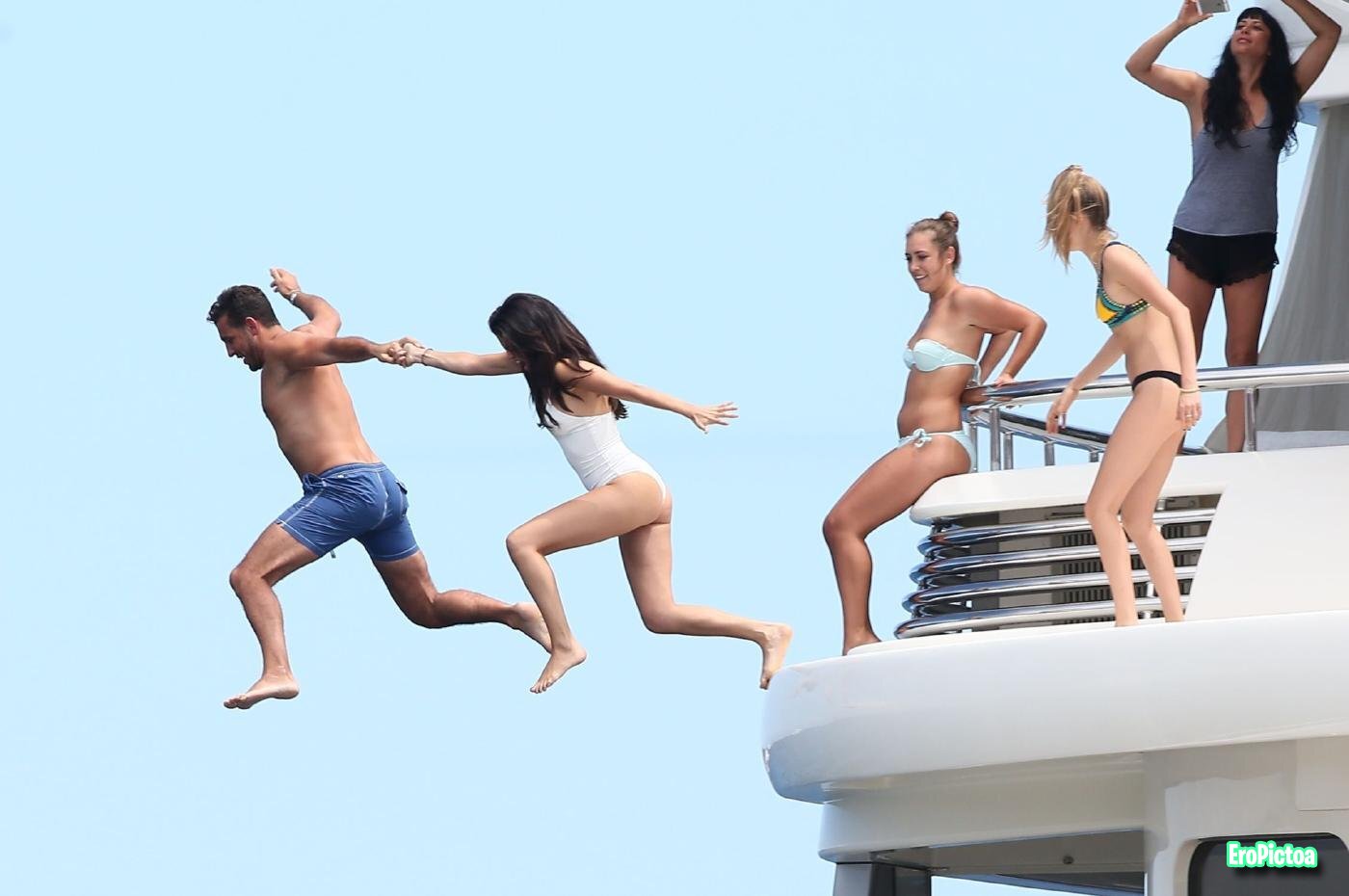 Selena Gomez photo featuring ass - Part 31