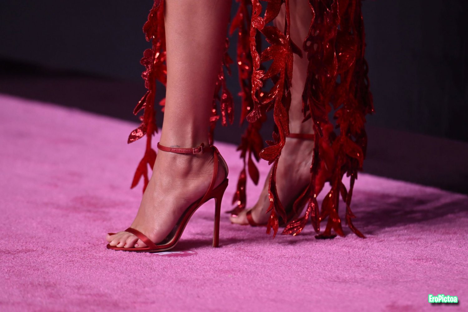 Selena Gomez 4 photo featuring celebrity - Part 33