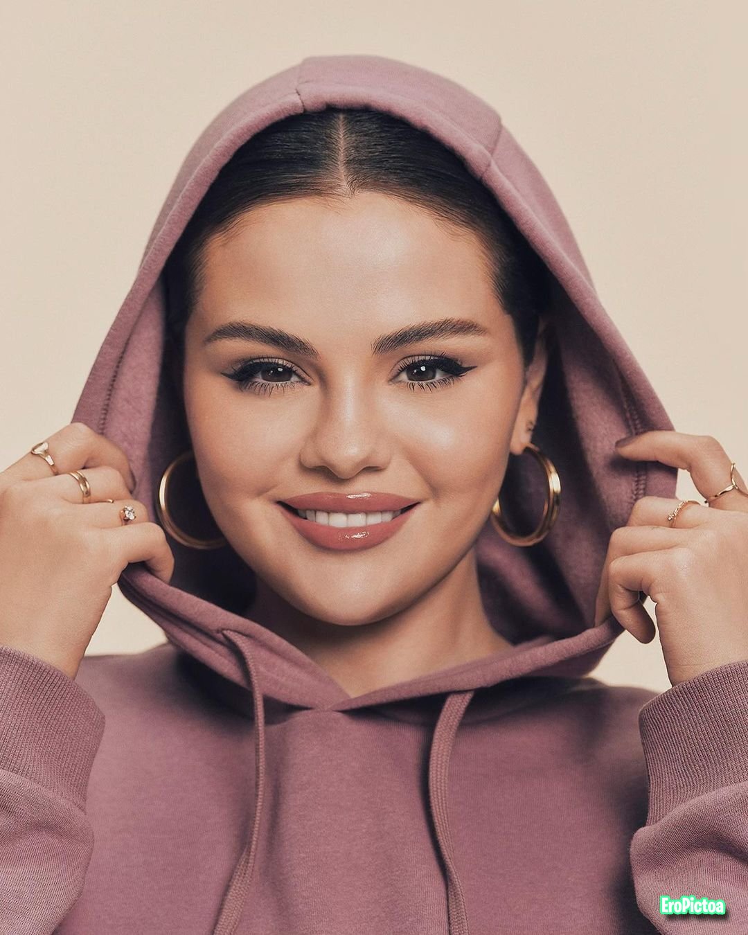 Selena Gomez 4 photo featuring celeb - Part 5