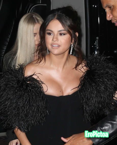 Selena Gomez photo featuring Ass - Part 16