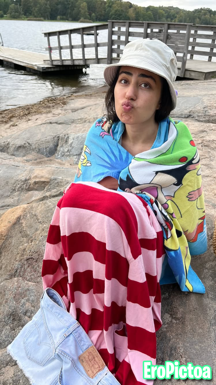 Milo Miriam flip flops photo featuring sexy feet - Part 3