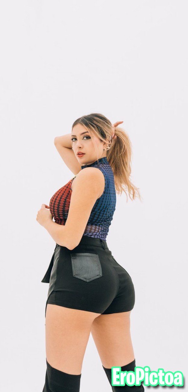 ARIGAMEPLAYS photo featuring Puta