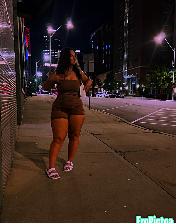 Thumbnail for Thick Snowbunny Bitch Needs Dick