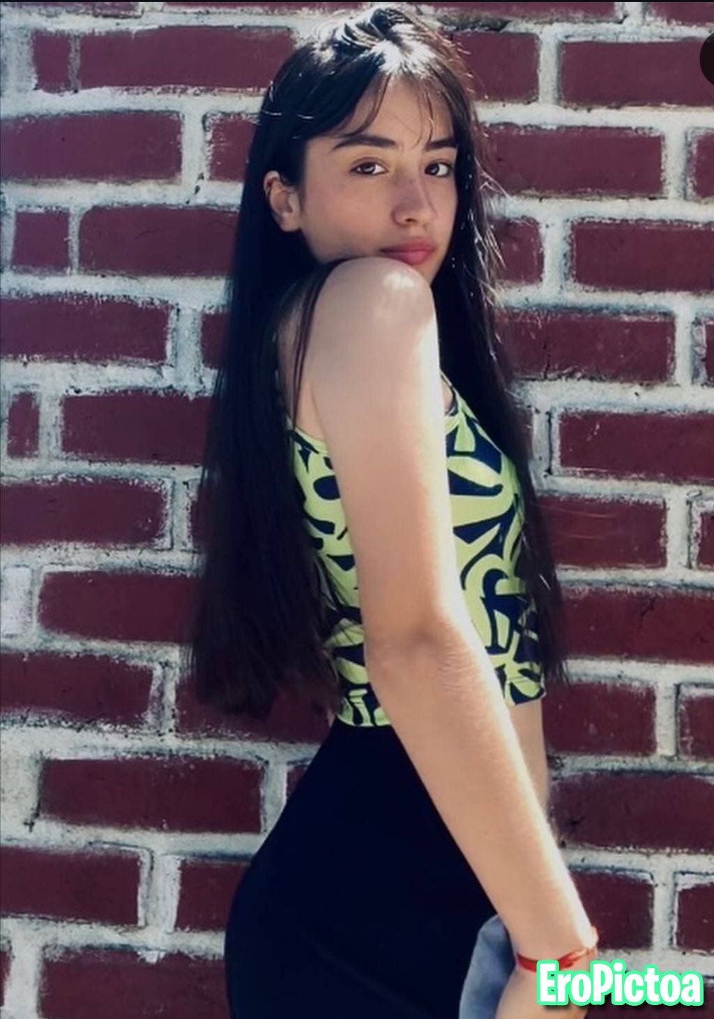 Naiara photo featuring Linda - Part 7