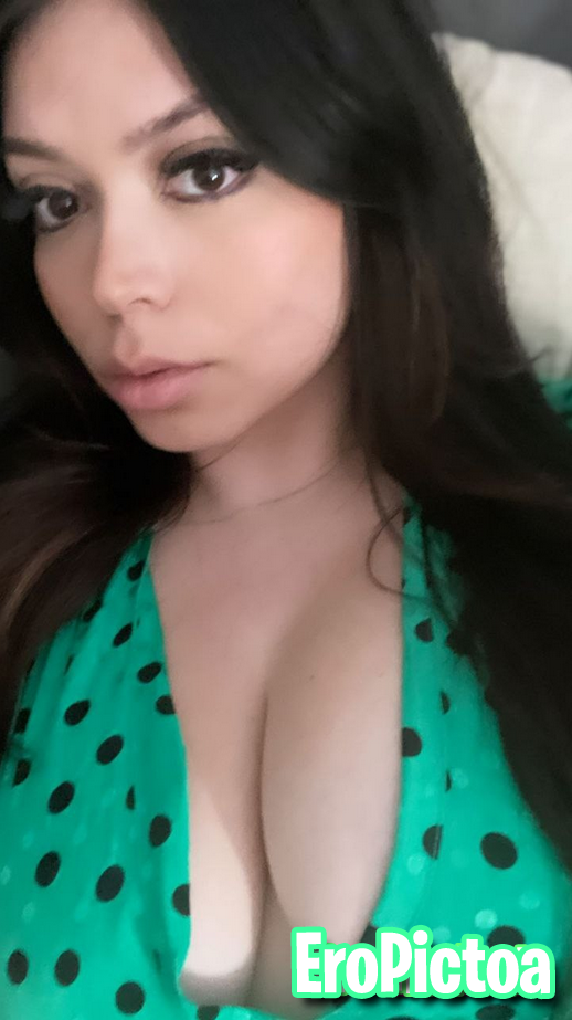 AtB (Streamer) photo featuring cleavage - Part 7
