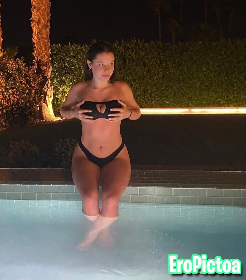 Gillian, 19. Submitted photo featuring teen - Part 1