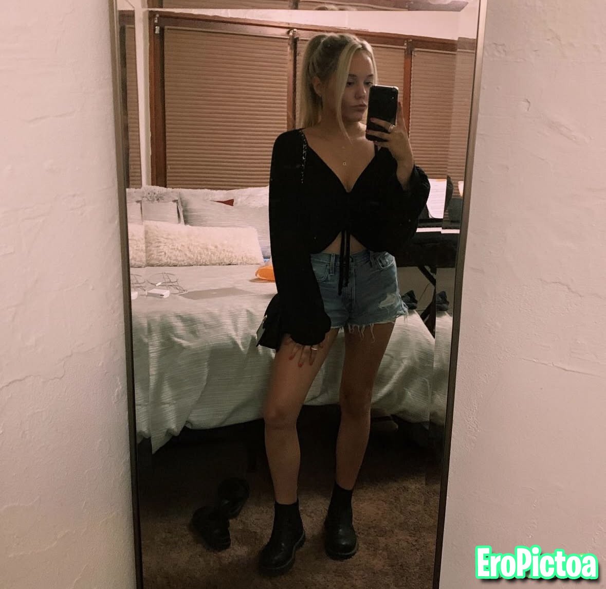 IG slut Dani (26) IRL submitted photo featuring goonfuel - Part 8