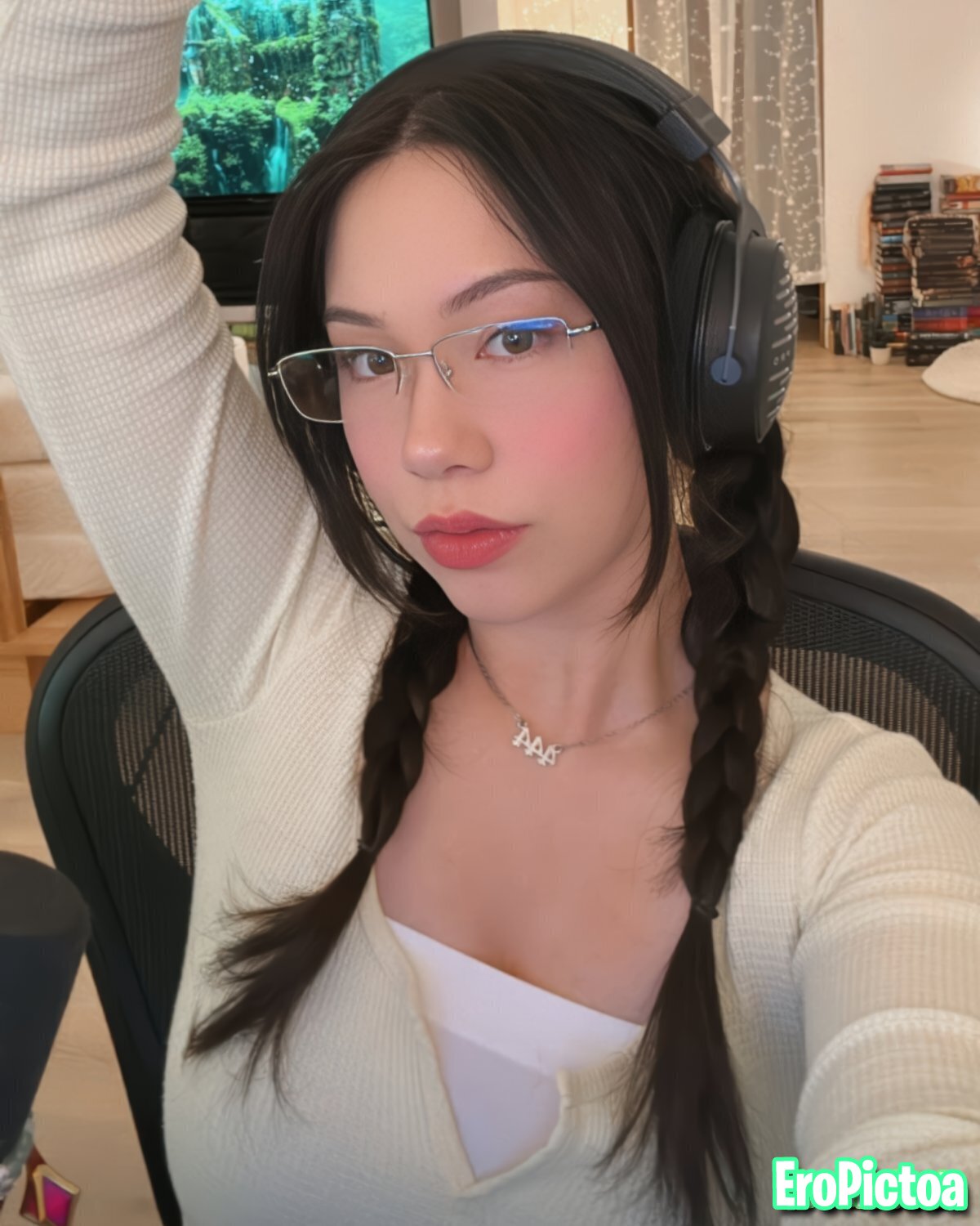 QuarterJade [2] photo featuring asian streamer