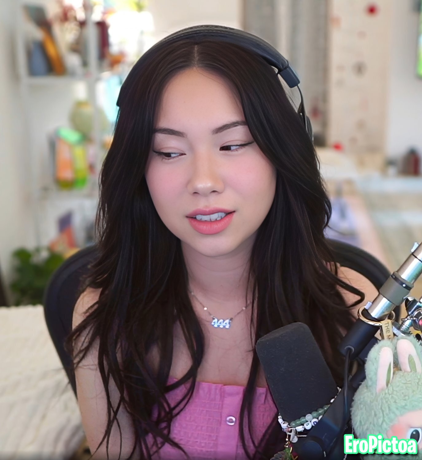 QuarterJade [2] photo featuring asian influencer