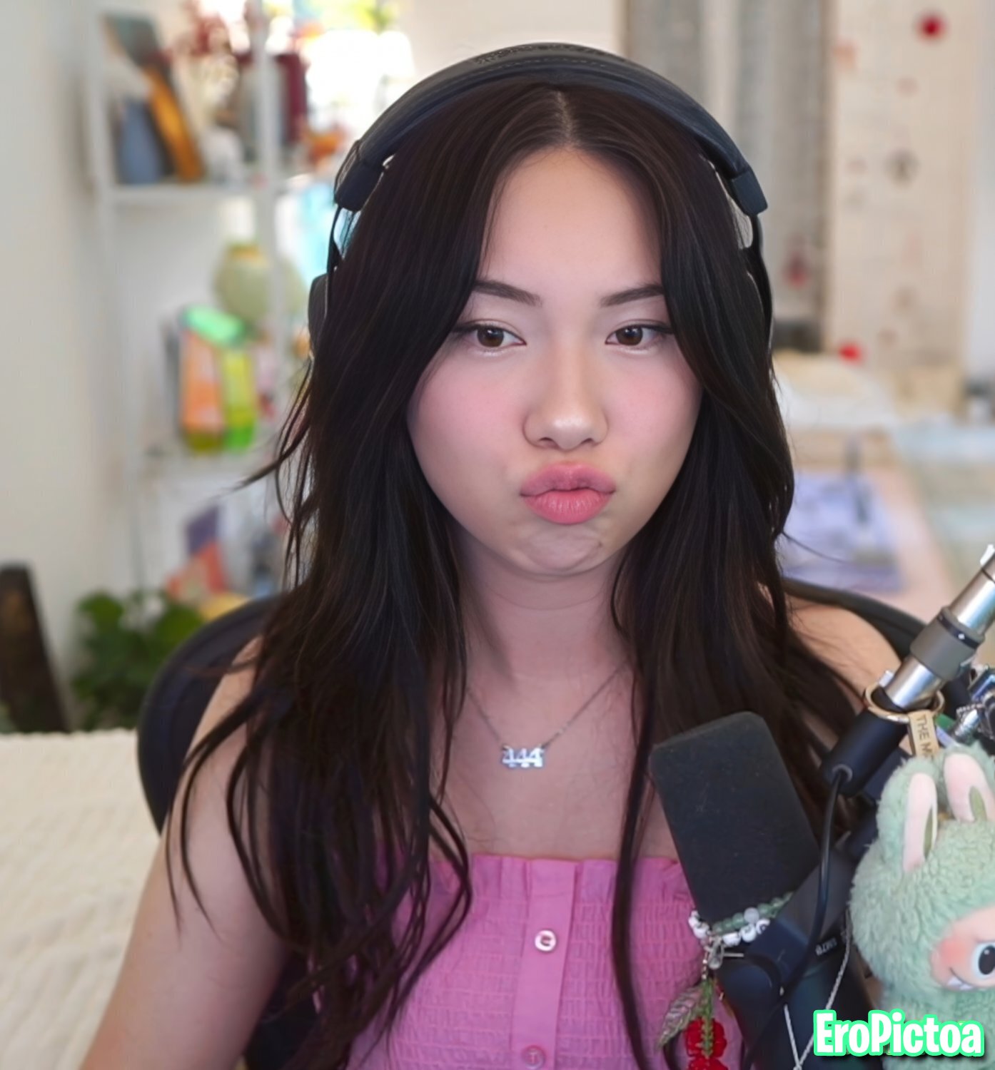 QuarterJade [2] photo featuring gamer
