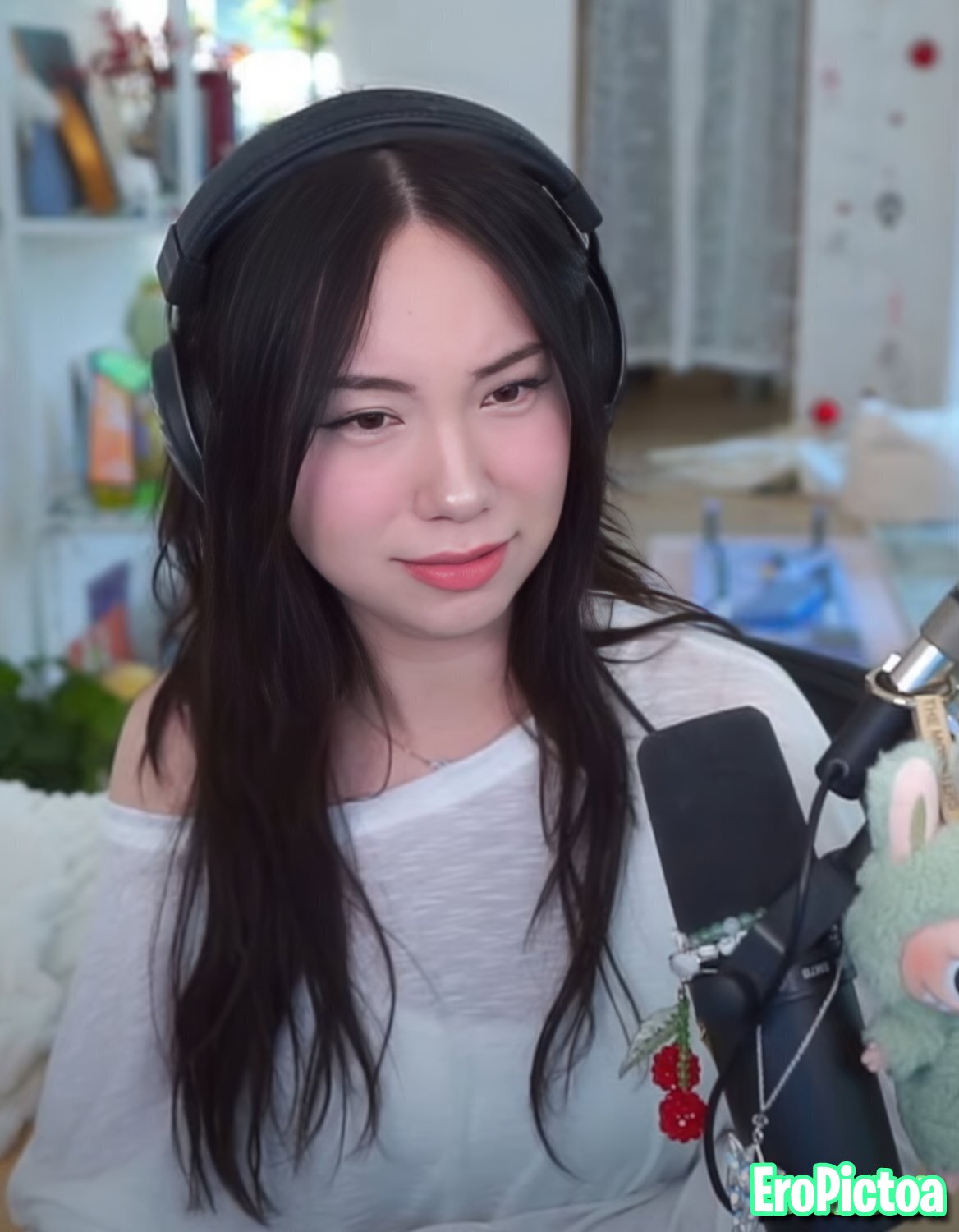 QuarterJade [2] photo featuring twitch streamer